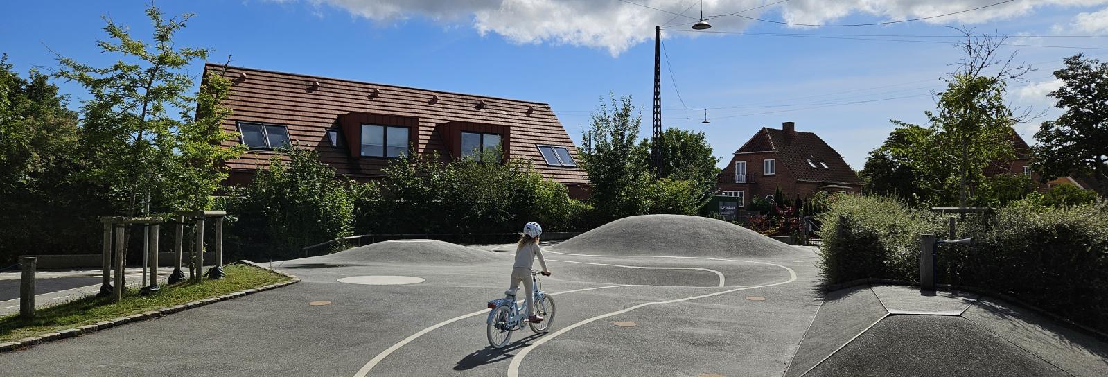 Cyklende barn på Amager